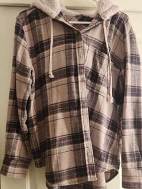 Love Tree Cream and Brown Plaid Sherpa-Lined Hoodie Shirt   Great Condition